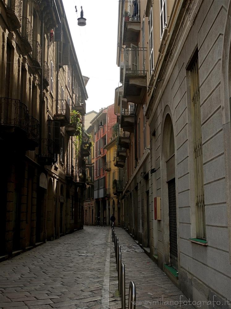 Milano - Antica e stretta via del centro storico